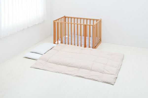 タイムセール【美品 手渡し可】ヤマサキ　おふとんサークル おふとんサークル（ひのきすのこ床板付き） | 国産ベビーベッド
